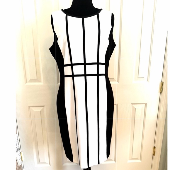 Calvin Klein Dresses & Skirts - Calvin Klein Black and White Sleeveless Grid Midi Dress - Size: Large